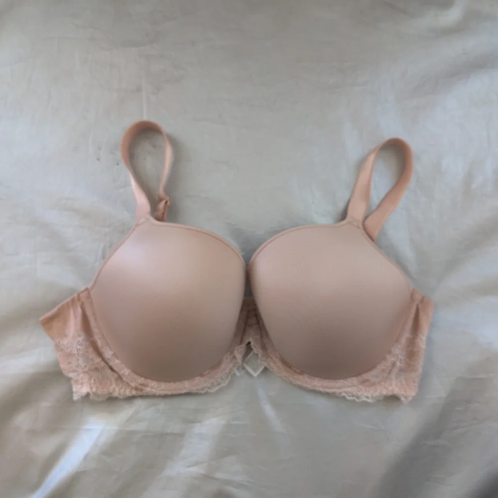 Wacoal Bra Women's 38D Beige Sand/Ivory Embrace Lace Underwire Adjustable Straps